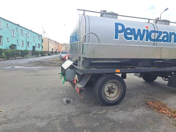 Beczkowóz z wodą pitną